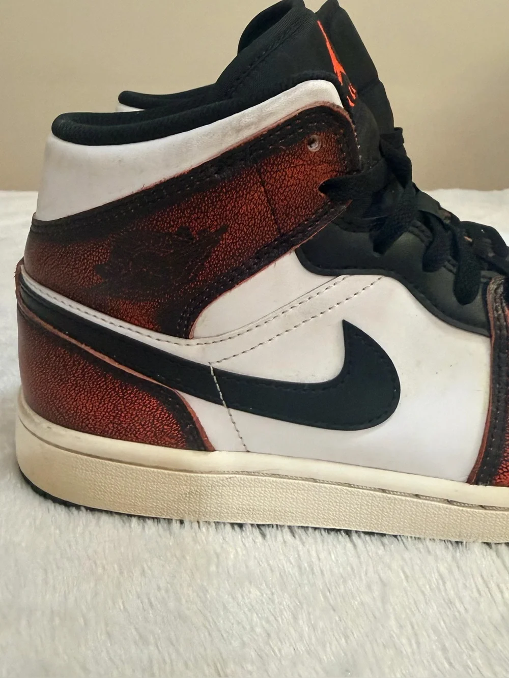 Jordan 1 Mid Wear-Away Infrared Chicago Men’s Size 8.5 - #DV9565-006